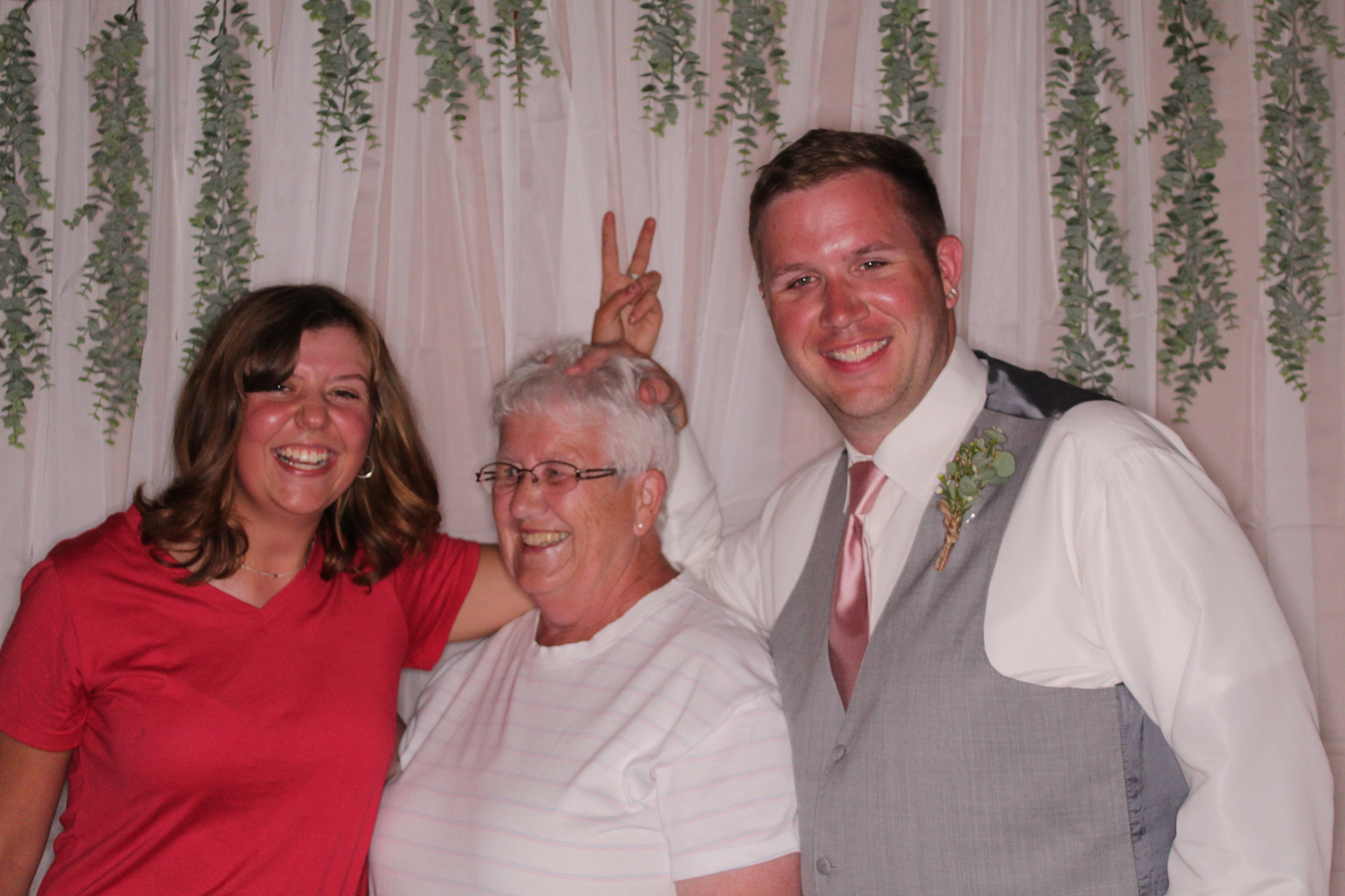 Carson and Harlie's Wedding | View more photos from the event at gallery.photoboothbillings.com/u/PhotoBoothBillings/Carson-and-Harlies-Wedding